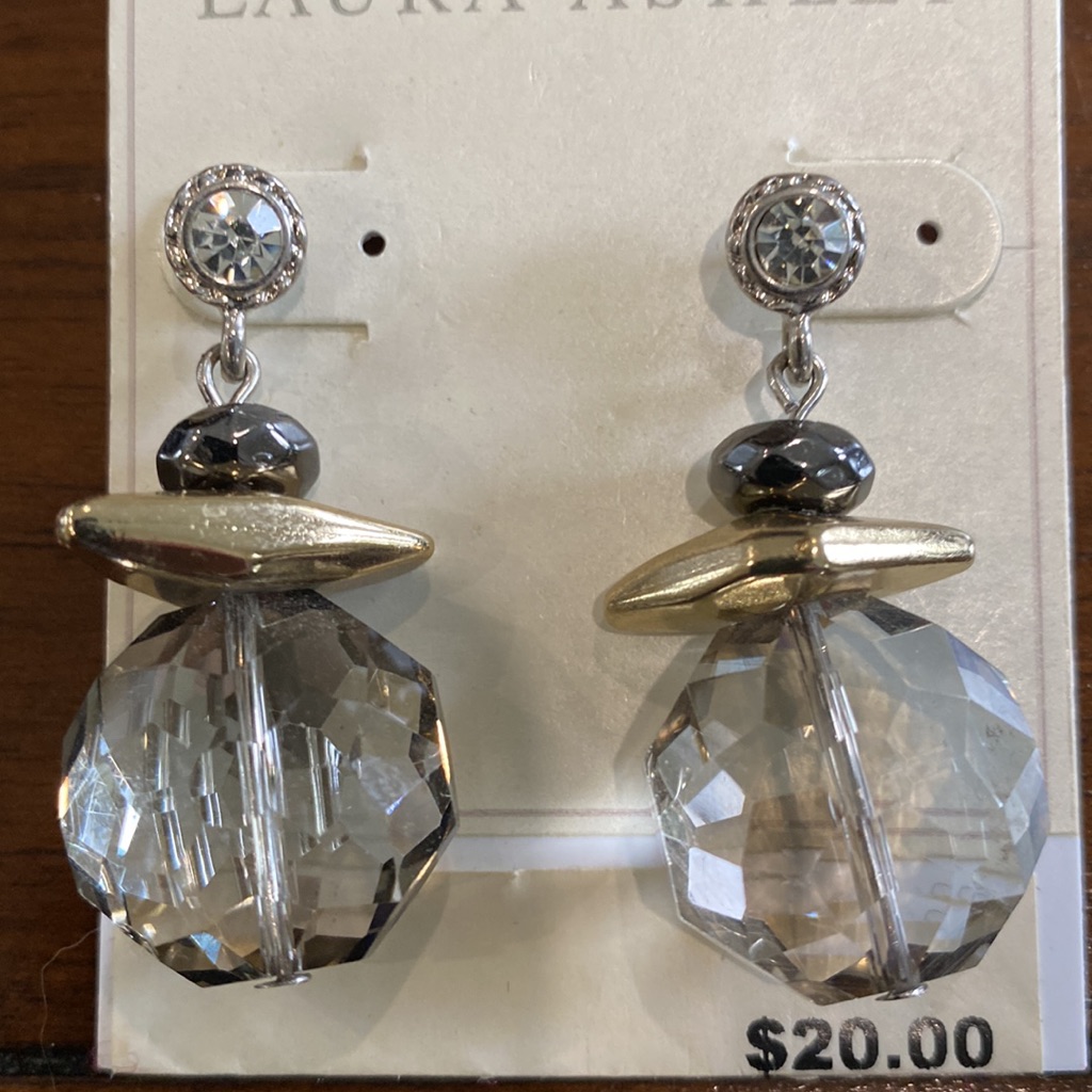 Nwt Laura Ashley Earrings 10$